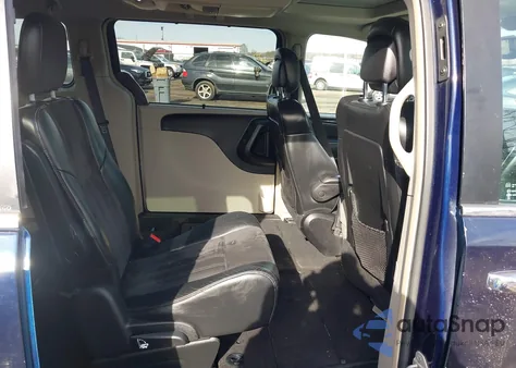 2014 Chrysler Town & Country Touring-L 30Th Anniversary z USA, uszkodzony, nr VIN 2C4RC1CG2ER413077